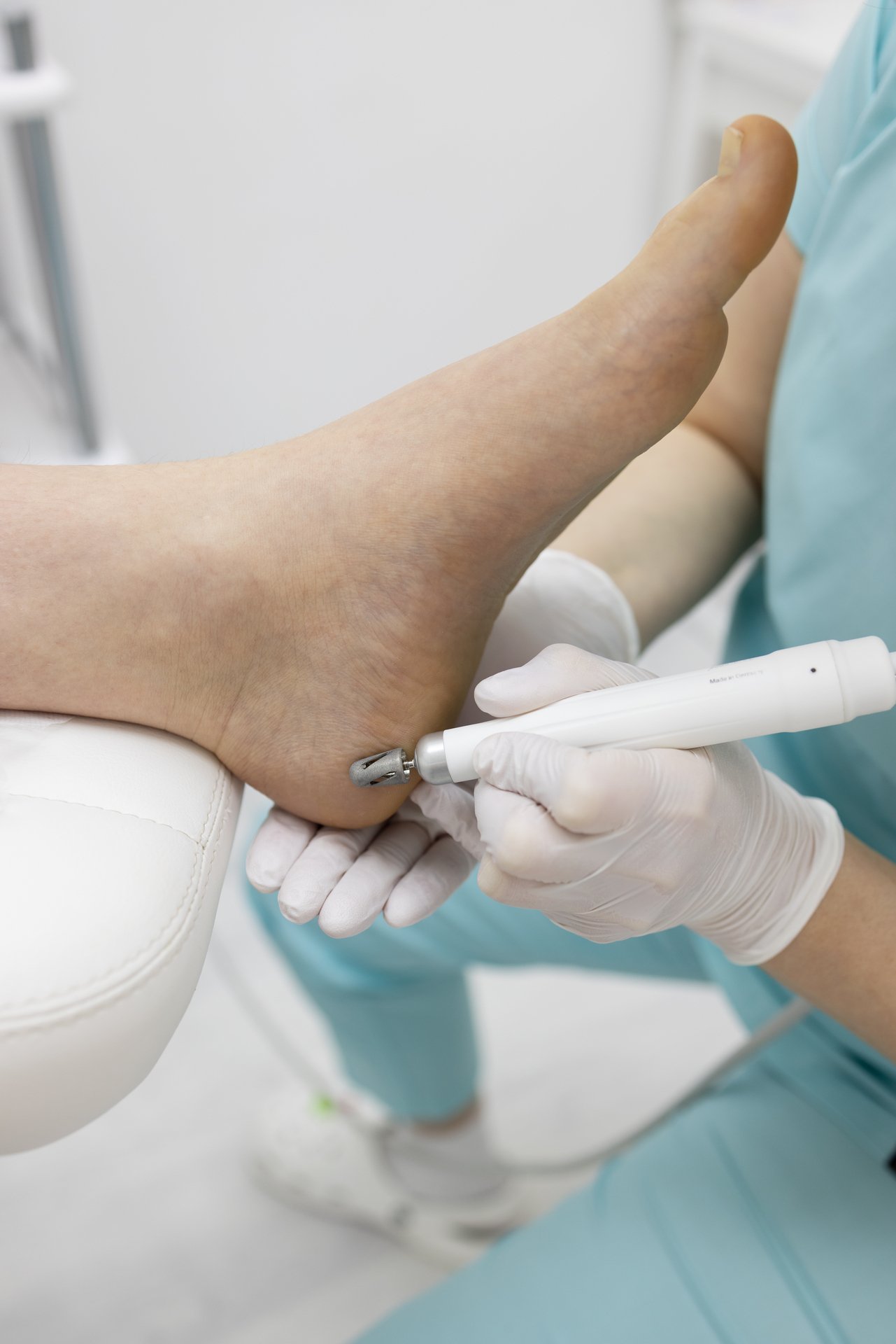 a female podologist does a hardware pedicure grin 2024 01 03 01 51 55 utc 1